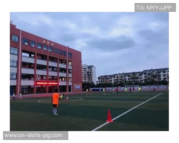 大连市长杯足球赛精彩纷呈各队争夺冠军荣耀展现足球魅力 大连市长杯足球赛精彩纷呈各队争夺冠军荣耀展现足球魅力